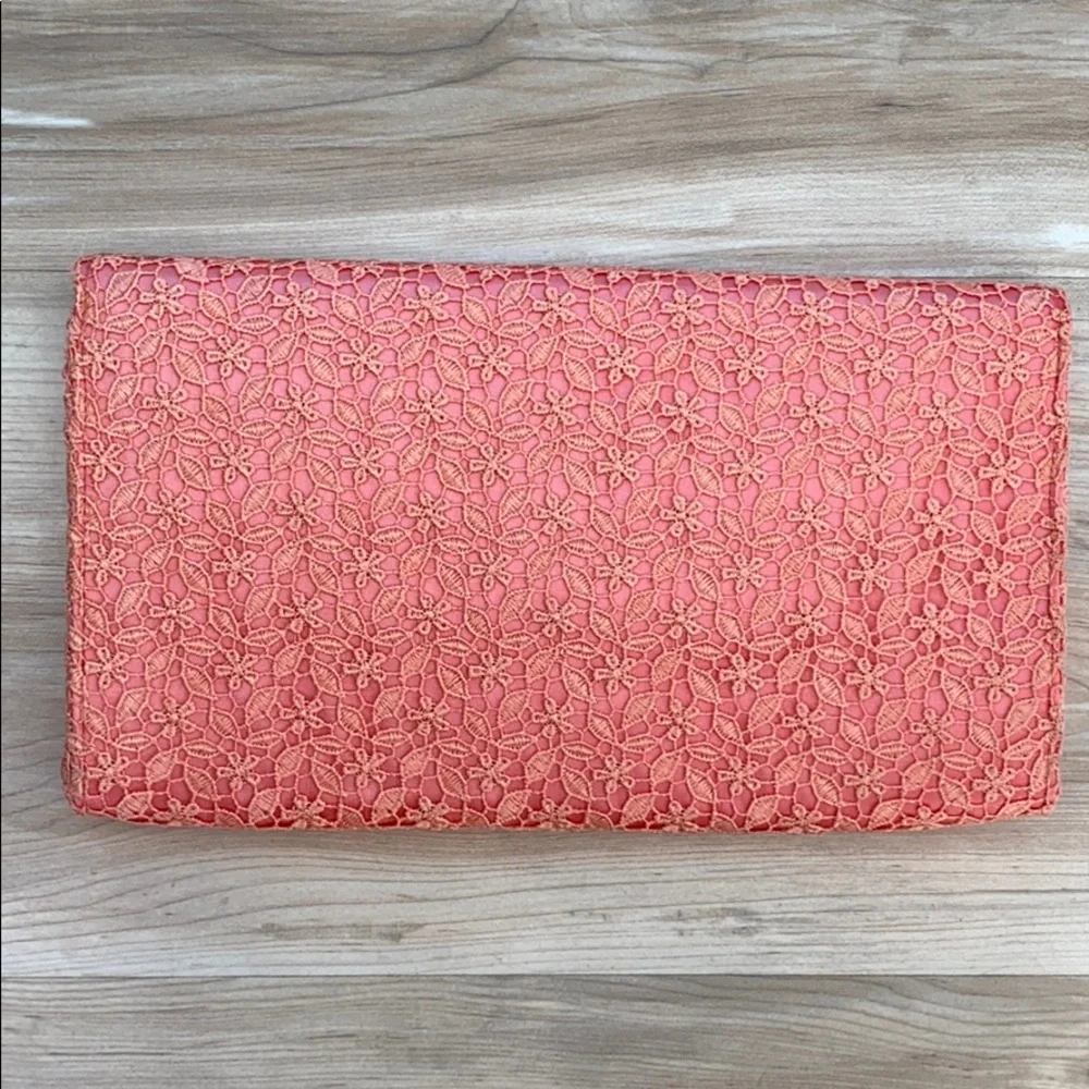 ❤️ Banana Republic Leather Lace Clutch